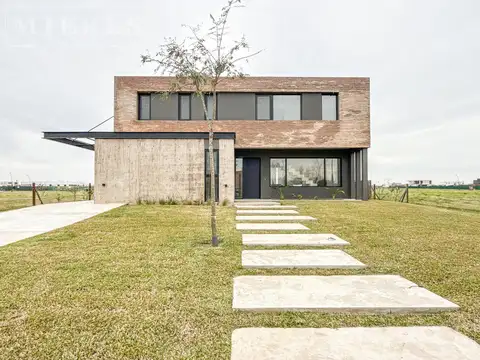 Casa en venta barrio Amarras Puertos Escobar