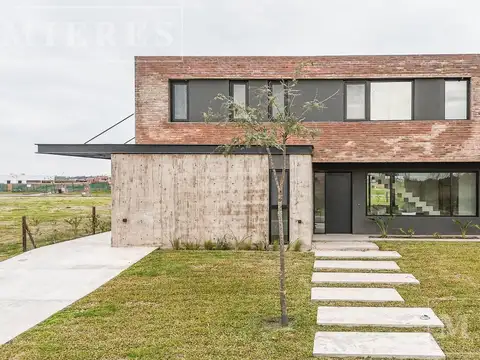 Casa en venta Barrio Amarras Puertos Escobar