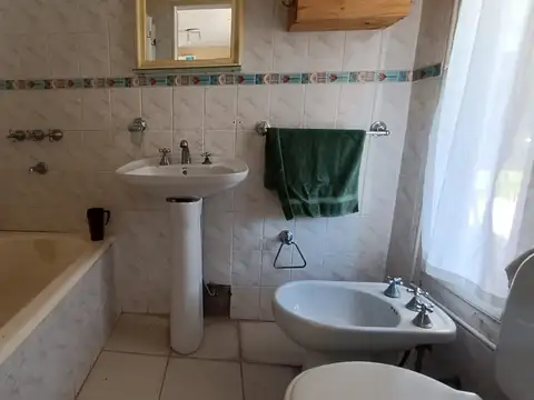 Casa 5 ambientes con 3 baños