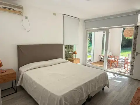 Casa en Alquiler con 1 cochera