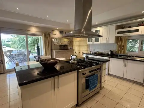 Venta Casa, Barrio Los Castores, Nordelta, al Lago