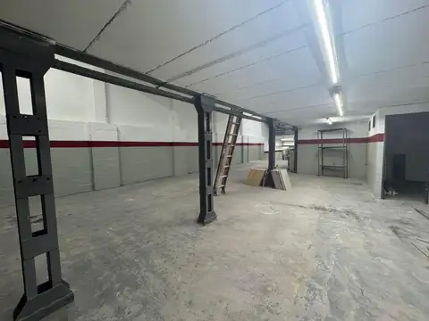 Galpon en Venta 43  mts Fondo