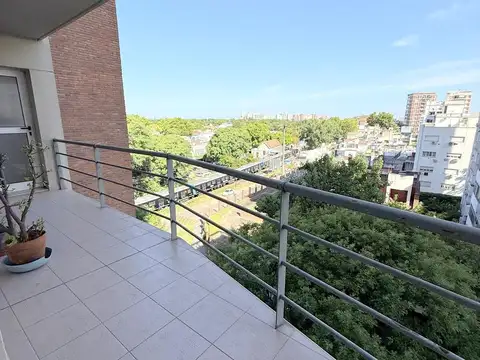 Departamento   2 amb con balcon corrido y cochera cubierta  . muy luminoso