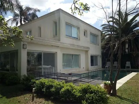 Casa en Venta con 4 cocheras