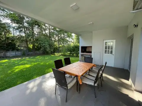 Casa en venta en El Recodo con pileta