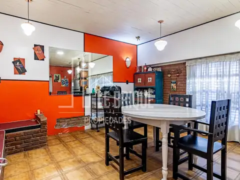 Casa 5 ambientes con 3 baños