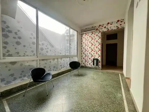 Oficina 6 ambientes con 1 baño