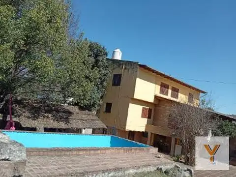 Complejo de departamentos en venta - 10 Dormitorios 6 Baños - Unquillo