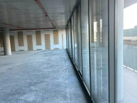 Oficina en Alquiler con 4 cocheras