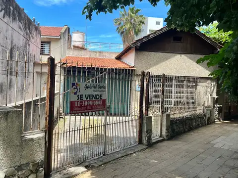 Casa a reciclar sobre amplio lote
