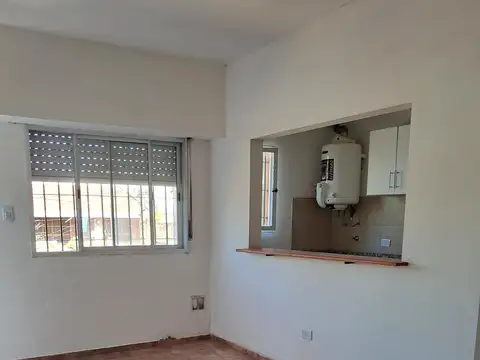 Depto Tipo Casa en Alquiler en Villa Celina, $ 650.000