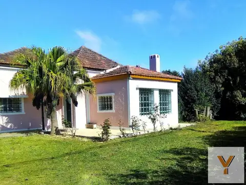 Casa en venta - 4 Dormitorios 3 Baños - 3.150Mts2 - Luján