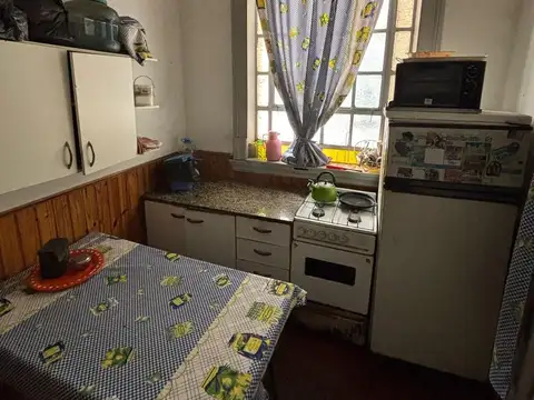 Departamento 8 ambientes con 2 baños