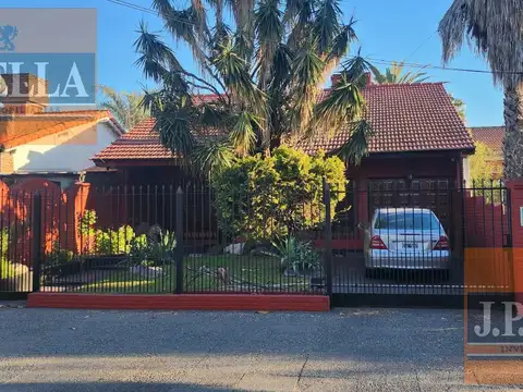 Chalet 3 ambientes c/ garaje y pileta - 100 m² Edificados - San Justo