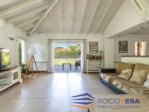 Casa 5 ambientes con 3 baños