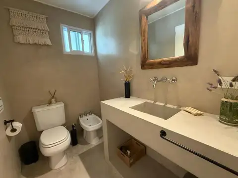 Casa 5 ambientes con 3 baños