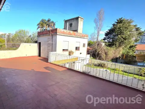 Venta casa 7 ambientes cochera, parque y terraza en Villa Martelli