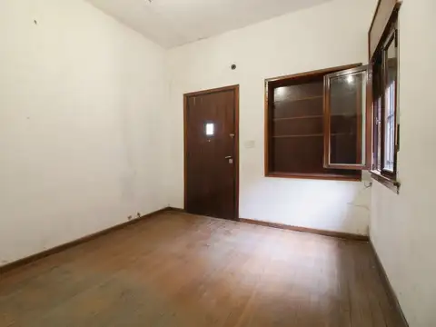 Casa 6 ambientes con 1 baño