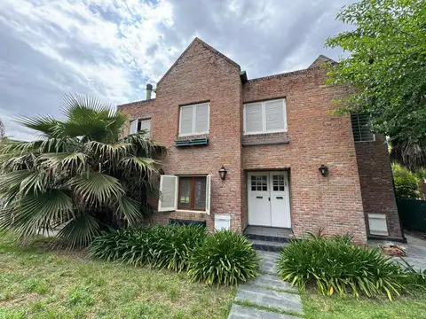 Casa en Alquiler de 4 dormitorios