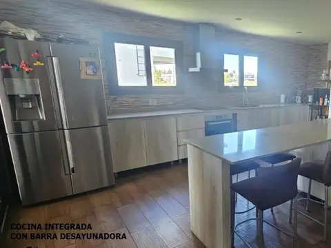 Casa 3 ambientes con 2 baños