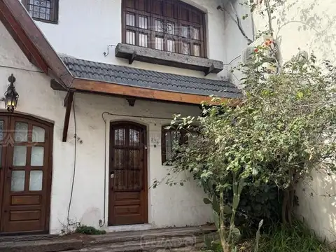 Casa en Alquiler en Parque Rivadavia, $ 1.400.000