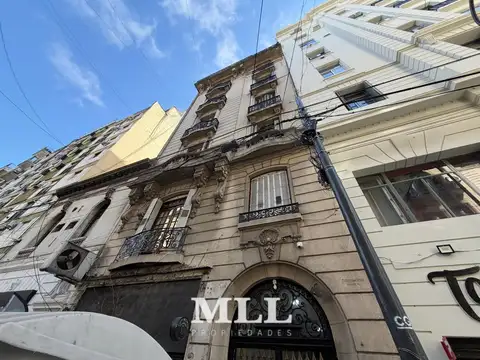 Juan D. Perón y Av. Callao. Antiguo. Categoría, 7 Piso. Muy luminoso, Sup 131 m2