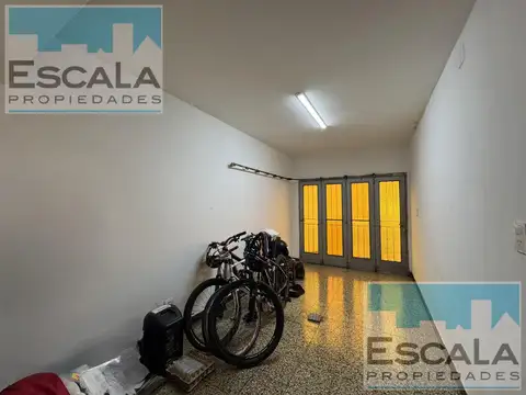 CASA DE 3 DORM CON COCHERA EN VENTA