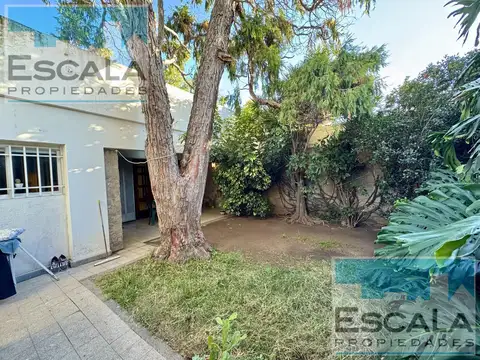 Casa 6 ambientes con 2 baños