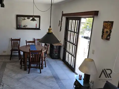 Casa en Alquiler con 1 cochera