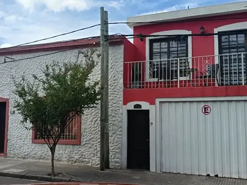 Casa en alquiler c/ cochera en Centro