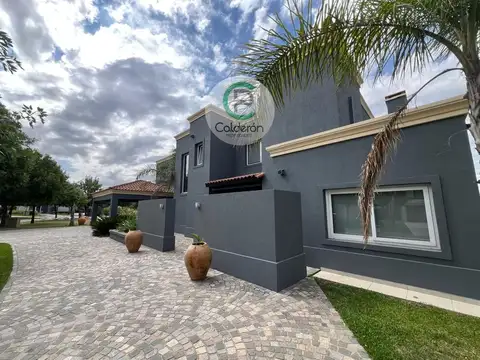 Casa 5 ambientes con 3 baños