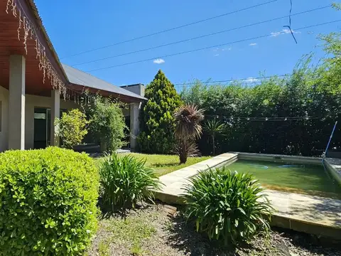 44 y 242 Etcheverry