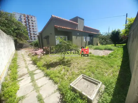 Amplia Casa PH 5 amb. - Media Cuadra del mar - Todos los Servicios!