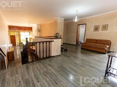 Casa 6 ambientes con 2 baños