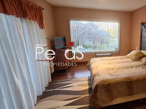 Casa 6 ambientes con 5 baños