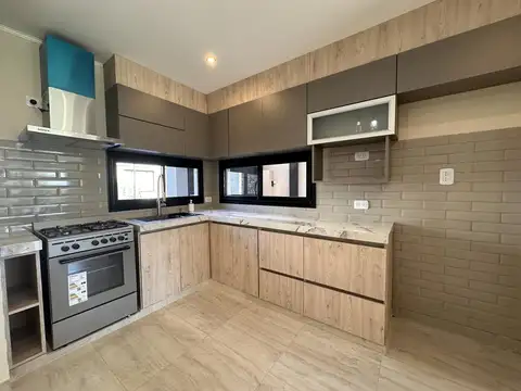 Casa en Venta en Berazategui, USD 190.000
