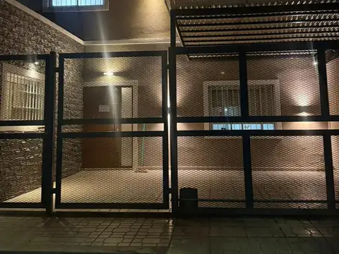 VENTA CASA 3 DORMIS/PILETA - QUINCHO B° MARECHAL
