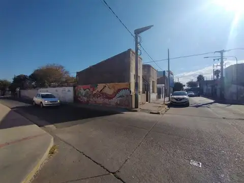 Capital de San Luis, Magnifica esquina, propiedad de 576mts2