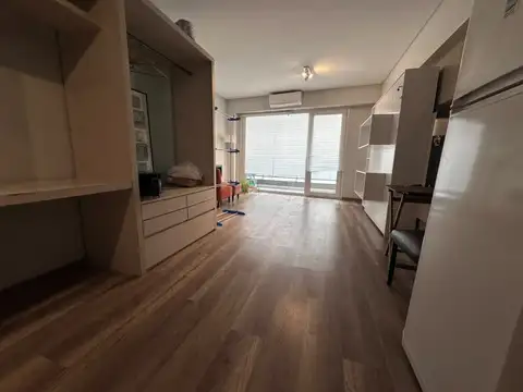Alquiler de amplio departamento monoambiente en Retiro