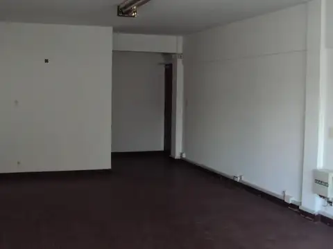 DOBLE OFICINA A  2 CUADRAS DE LA ESTACIÓN