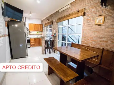 Departamento Tipo casa - Entrada independiente - 5 ambientes (4 dormitorios) - 2 baños - 2 plantas -