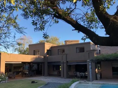 Casa en Venta 4 Dorm Villa Allende Golf