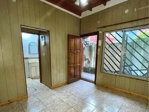 Casa en venta - 1 Dormitorio 1 Baño - Lanús