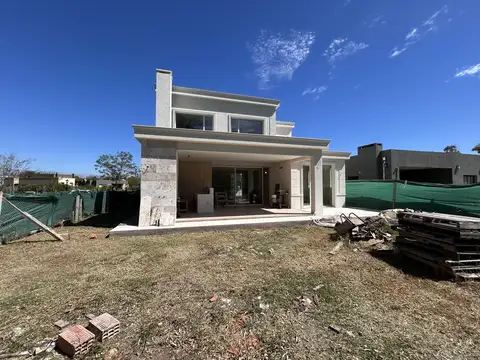 Casa en Venta en Presidente Derqui, USD 380.000