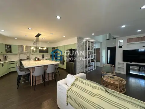 Casa en Venta con 4 cocheras