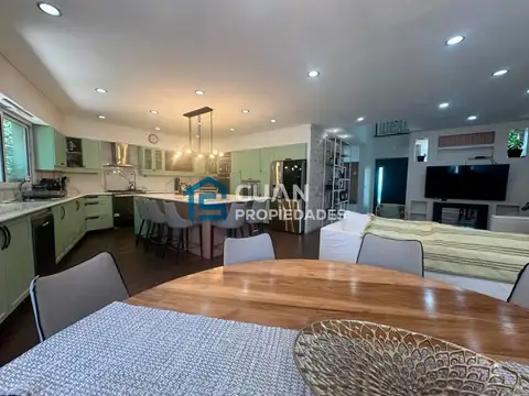 Casa en Venta con 4 cocheras