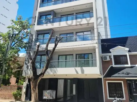 DEPARTAMENTO DE 2 DORMITORIOS CON BALCÓN Y COCHERA 54 E/ 23 Y 24