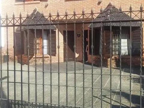 CHALET TIPO DUPLEX 4 AMBIENTES