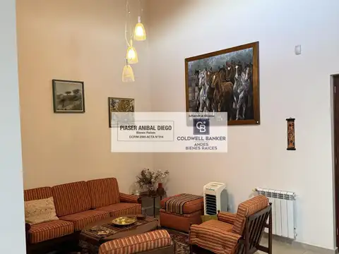 Casa 7 ambientes con 2 baños