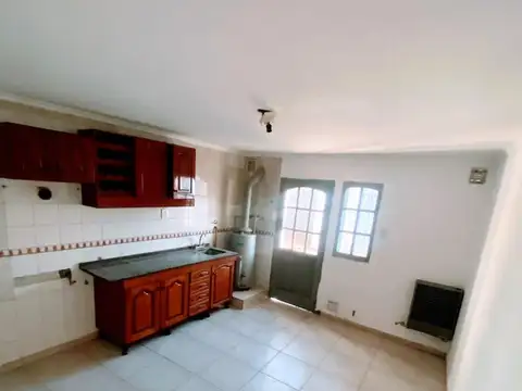 PROPIEDAD CON LOCAL -  APTA CREDITO